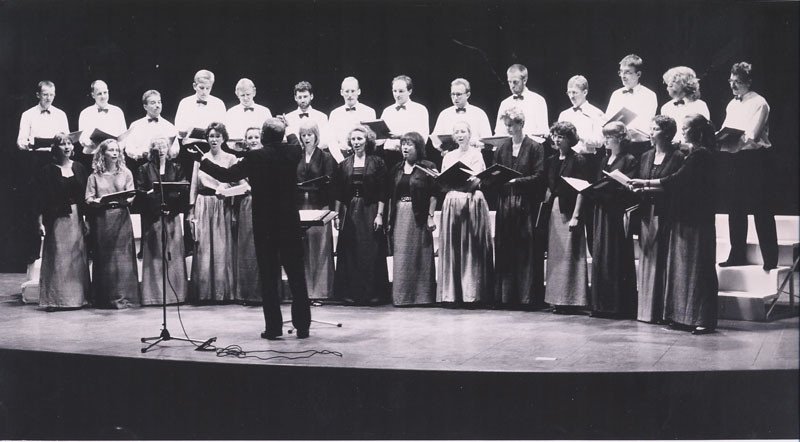 Durch seine zahlreichen Auftritte bei Konzerten in der Heimat entwickelte sich der Chor des Gymnasiums zu einem wichtigen Kulturträger in Marktoberdorf - sei es bei großen Weihnachtskonzerten, bei Auftritten im Stadttheater bzw. MODEON oder bei den großen Musicals in den 1990er Jahren.
