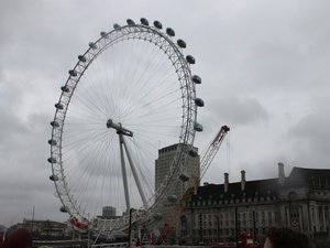 sowie auch am drittgrößten Riesenrad der Welt, dem London Eye, vorbei.