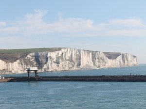 Bei der Heimreise schweifte unser Blick noch über die 'White Cliffs of Dover'.