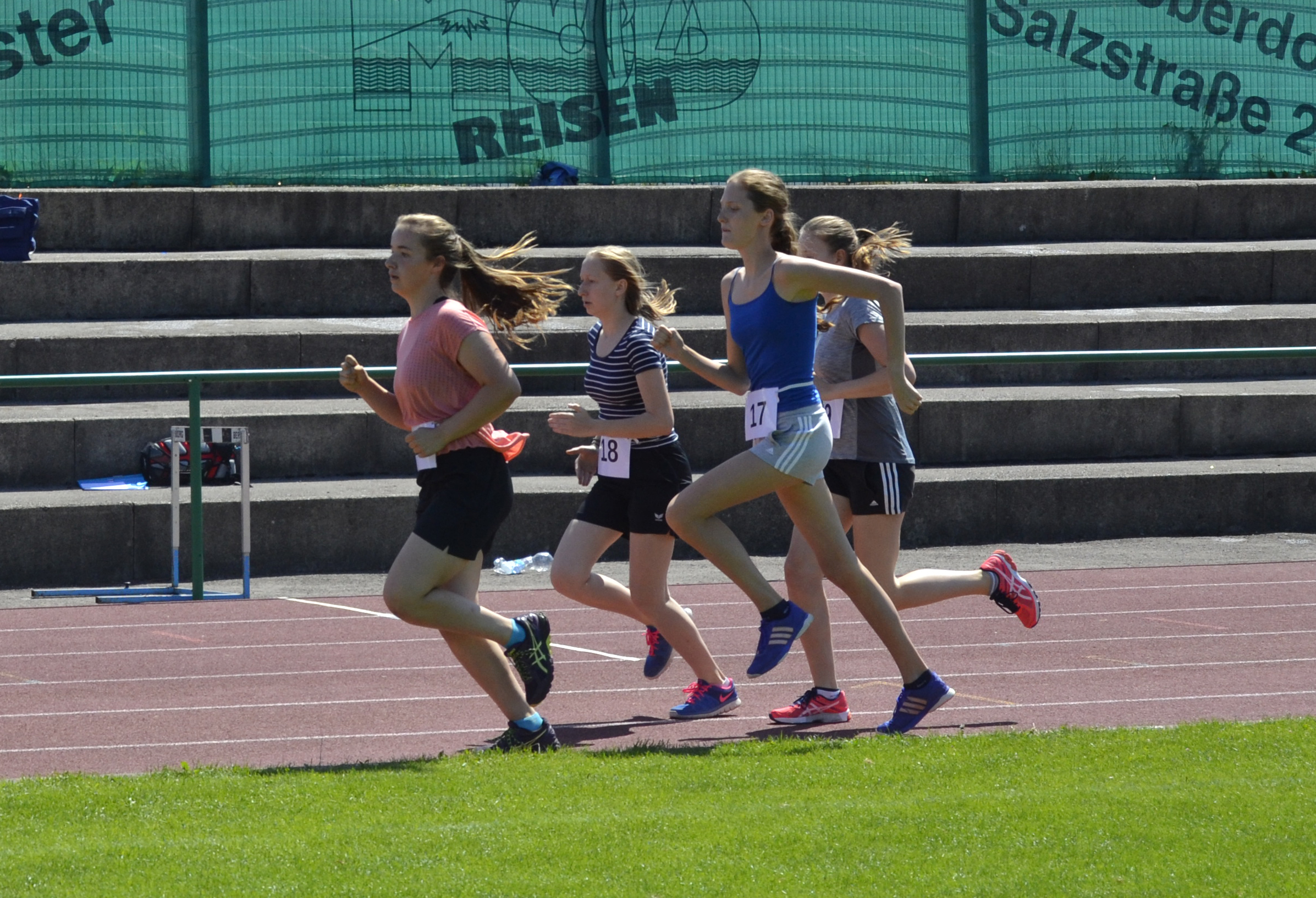 Viele Schüler versuchten sich - trotz der großen Hitze - über die 800m- bzw. 1000m-Distanz.