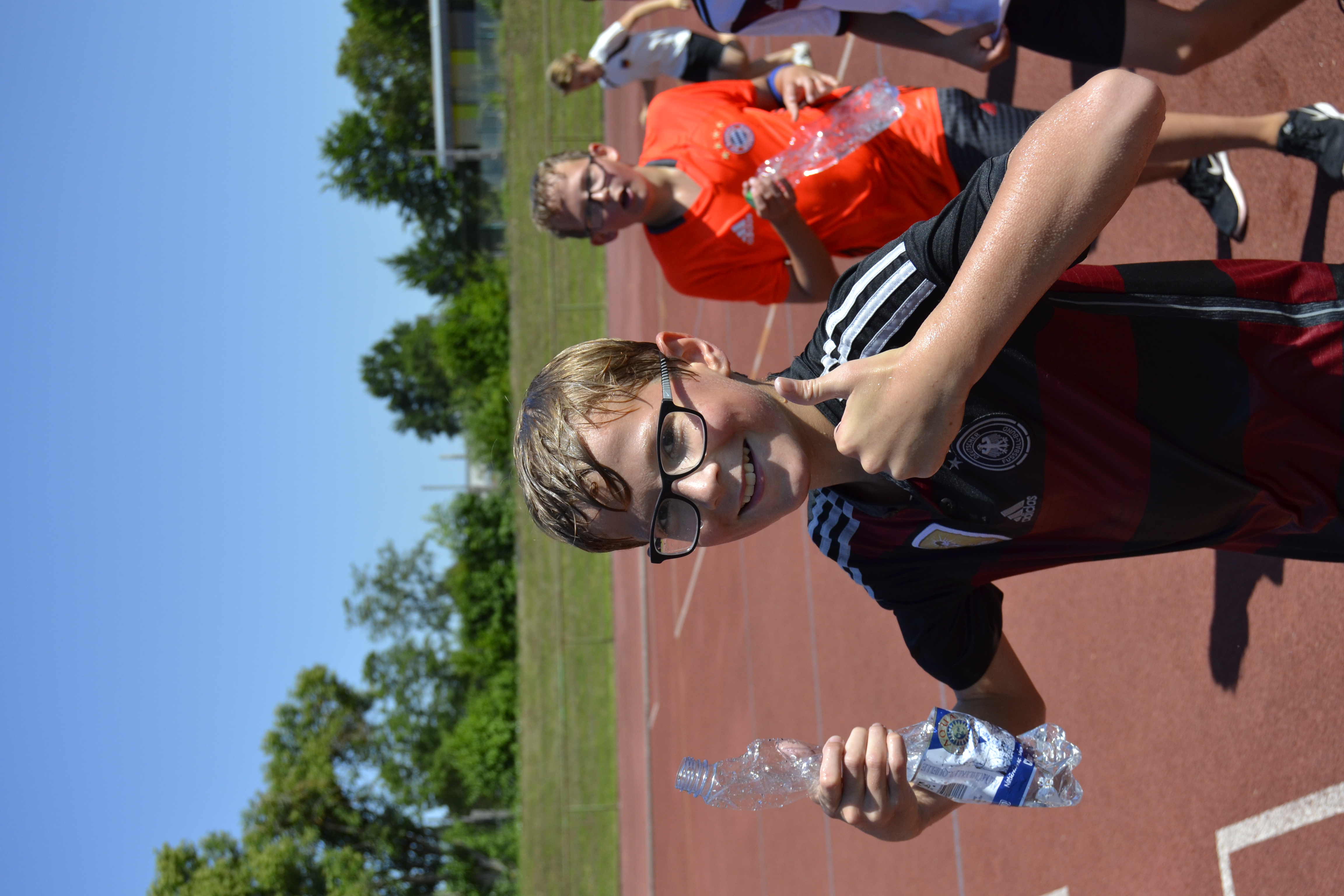 Bei den tropischenTemperaturen ist Wasser zur Abkühlung von innen und außen absolut notwendig.