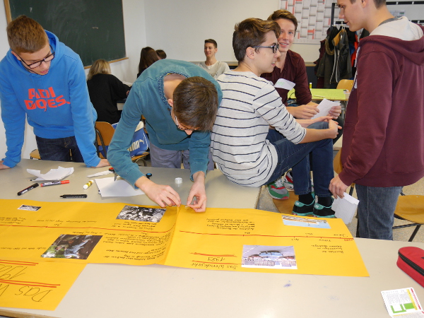 Malen, Schneiden, Kleben... Schöne Plakate gestalten - kein Problem!