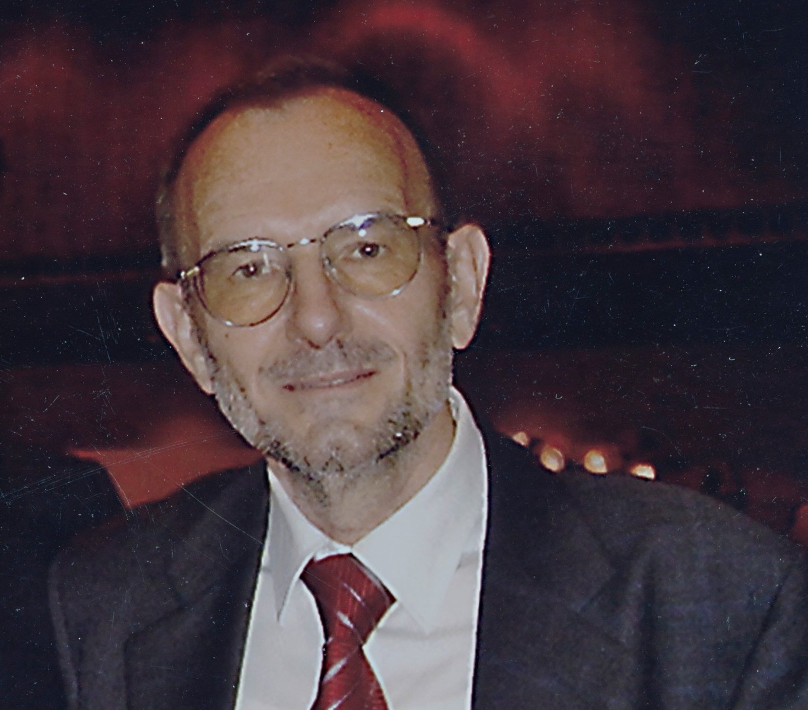 Er verfolgte unermüdlich die Vision einer baulichen Erweiterung des Gymnasiums Marktoberdorf: Schulleiter Dr. Lorenz Deuringer (2000-2008).