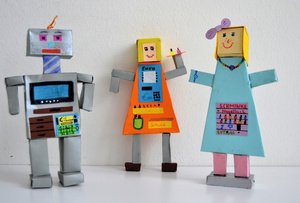 Wir sind Roboter | Karton, Alufolie und Farbe