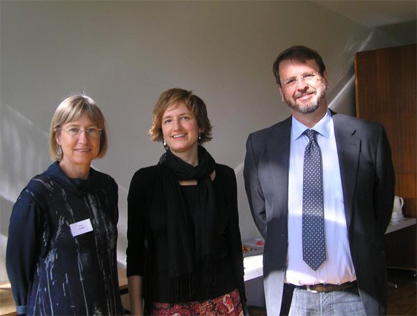 Frau StDin Ingola Seger (Augsburg) und Frau OStRin Sabine Schinzel (München) mit Herrn OStD Wilhelm Mooser.