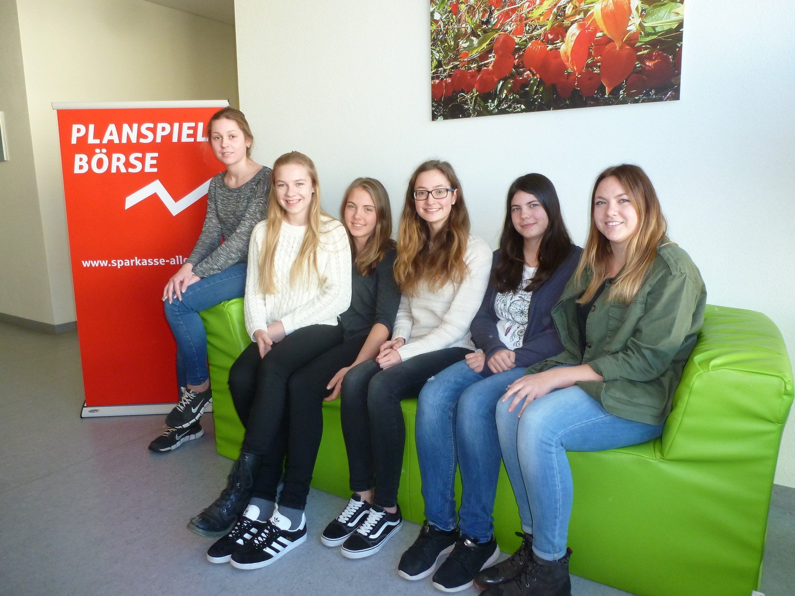 Das sind „SoMaLeLaLu-A-ktie“ vom Gymnasium Marktoberdorf. Von links: Lara Weinberger, Lea Schleif, Anastasia Wahler, Spielgruppenleiterin Sophia Neth, Luca-Marie Martin und Marina Roth.