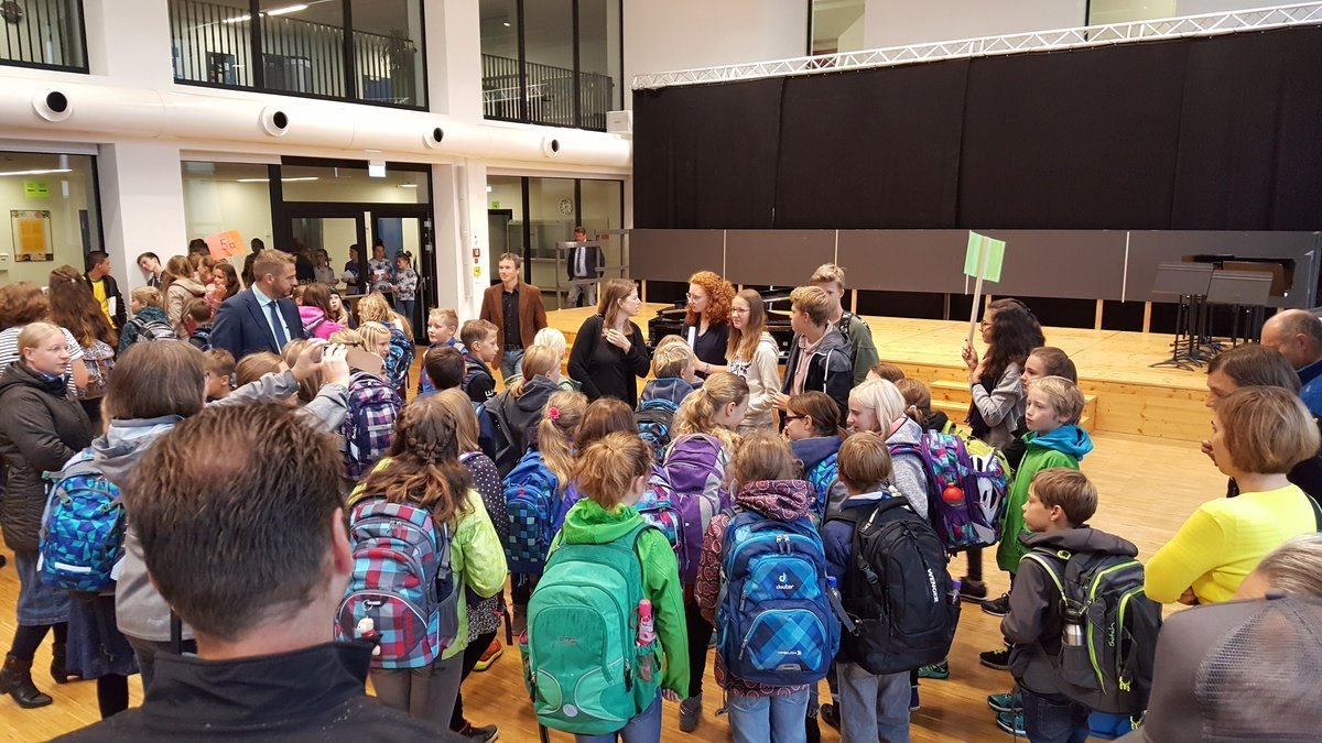 Der Worte sind genug gewechselt - nun lasst uns endlich ins Klassenzimmer gehen! 