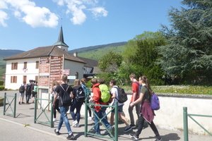 Am Montag, dem 23. April, reisten wir zum Gegenbesuch zu unseren Austauschpartnern nach Péron, einem kleinen französischen Dorf nahe der Schweizer Grenze.