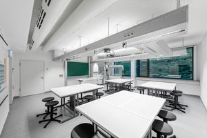 High-Tech-Schule anno 2016: modernste Ausstattung nicht nur in den naturwissenschaftlichen Fachräumen.