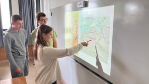 Moi, j’habite là. Deutsche und französische Schüler zeigen sich gegenseitig, wo sie wohnen.