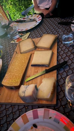 Auf dem - sehr alten - Comté links gut zu sehen: Tyrosine