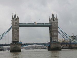 Während der Themse-Fahrt in die City fuhren wir unter anderem unter der Towerbridge hindurch...